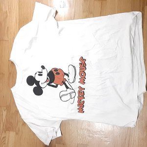 Super cute Mickey disney shirt.